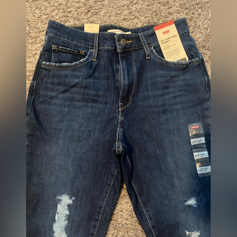 Brand New With Tags Levi’s Jeans
Size 30x30
Straight Leg High Rise Skinny